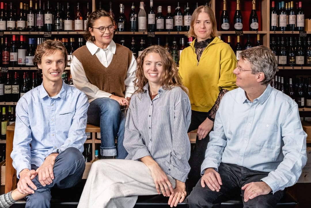 Diese Businessfotografie in St. Gallen zeigt das Bioweine Team in ihrem Shop
