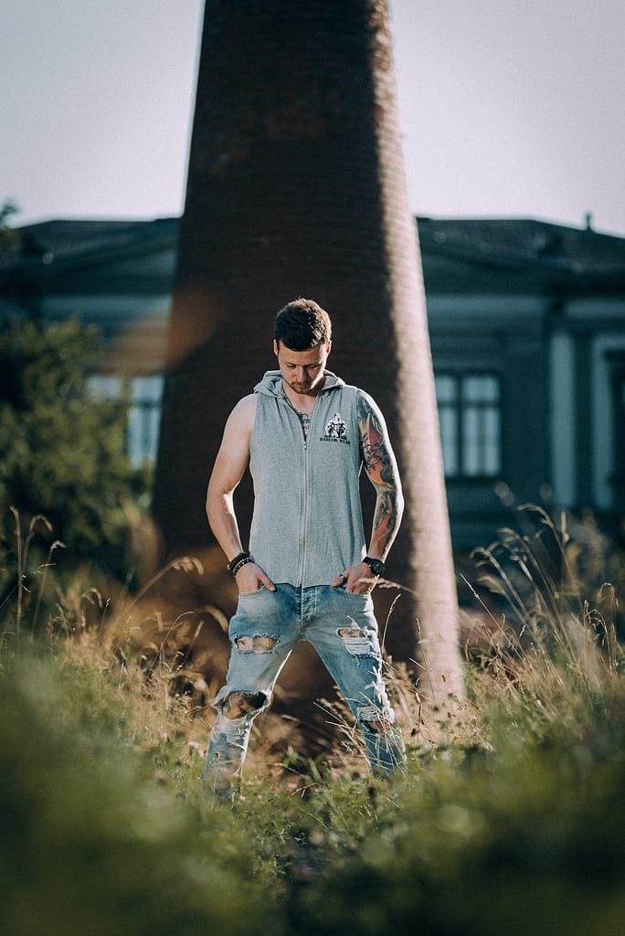 outdoor fotoshooting mann im park